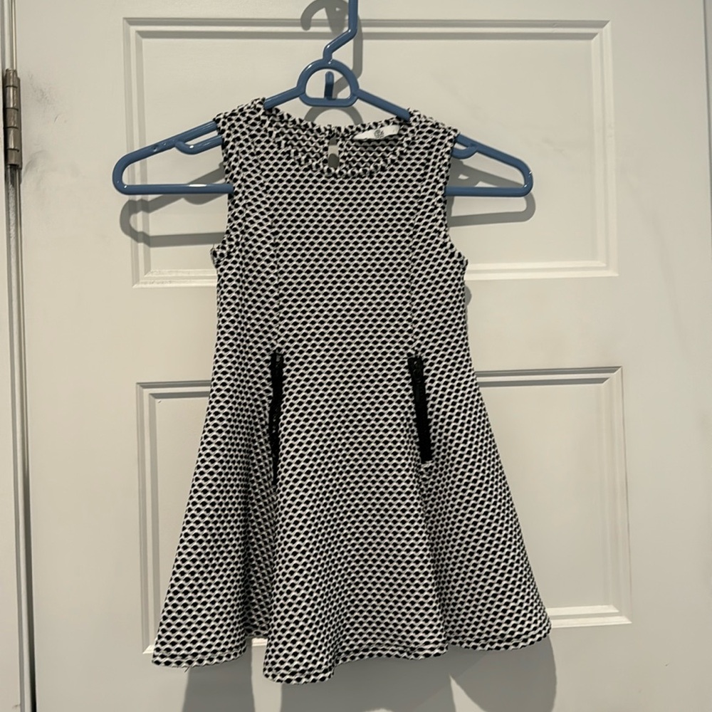 Like new M&S Black and White summer dress size 3-4 years old